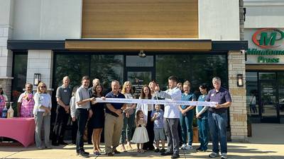 New vet clinic opens in St. Charles