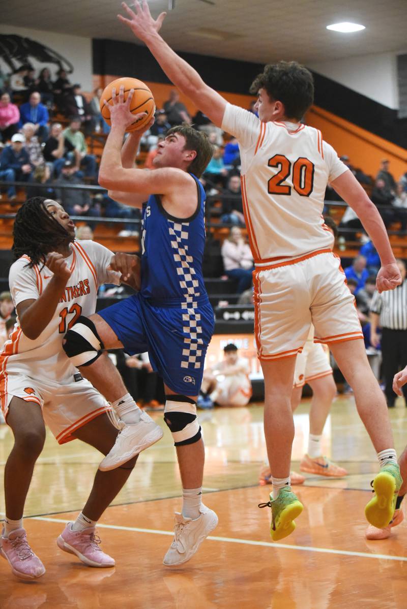Clifton Central's Blake Chandler, center, elevates for a layup between Gardner-South Wilmington's Leondre Kemp, left, and Reed Millette during the River Valley Conference Tournament semifinals at Gardner-South Wilmington Tuesday, Feb. 10, 2026.