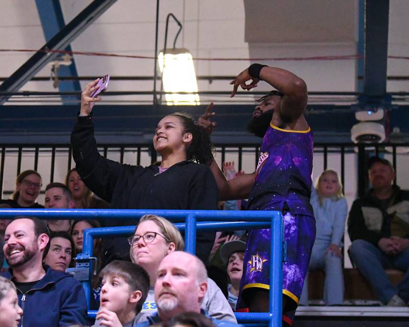 Breana Lua, 15, of Downers Grove takes a selfie with Harlem Wizard player Just Do It on Sunday Jan. 19, 2025, during the game held at Downers Grove South High School.