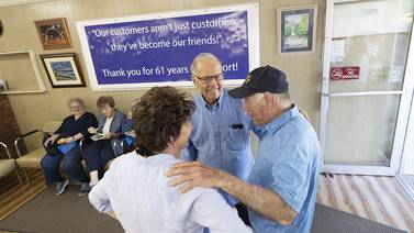 Photos: Longtime Dixon barber calls it a career