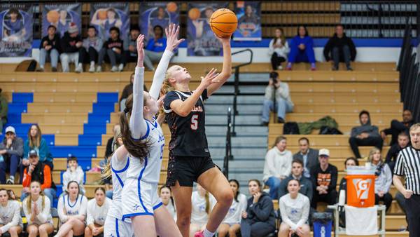 Brooklyn Schilb pumps up the pace, helps St. Charles East win fourth straight game against St. Charles North
