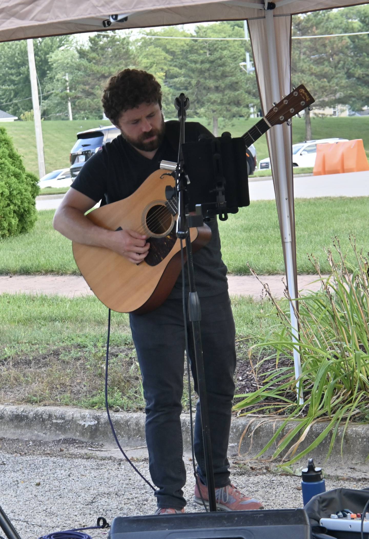 Leo Fron performs at Grundy County Chamber's 75th anniversary event 'Jewels and Jeans.'