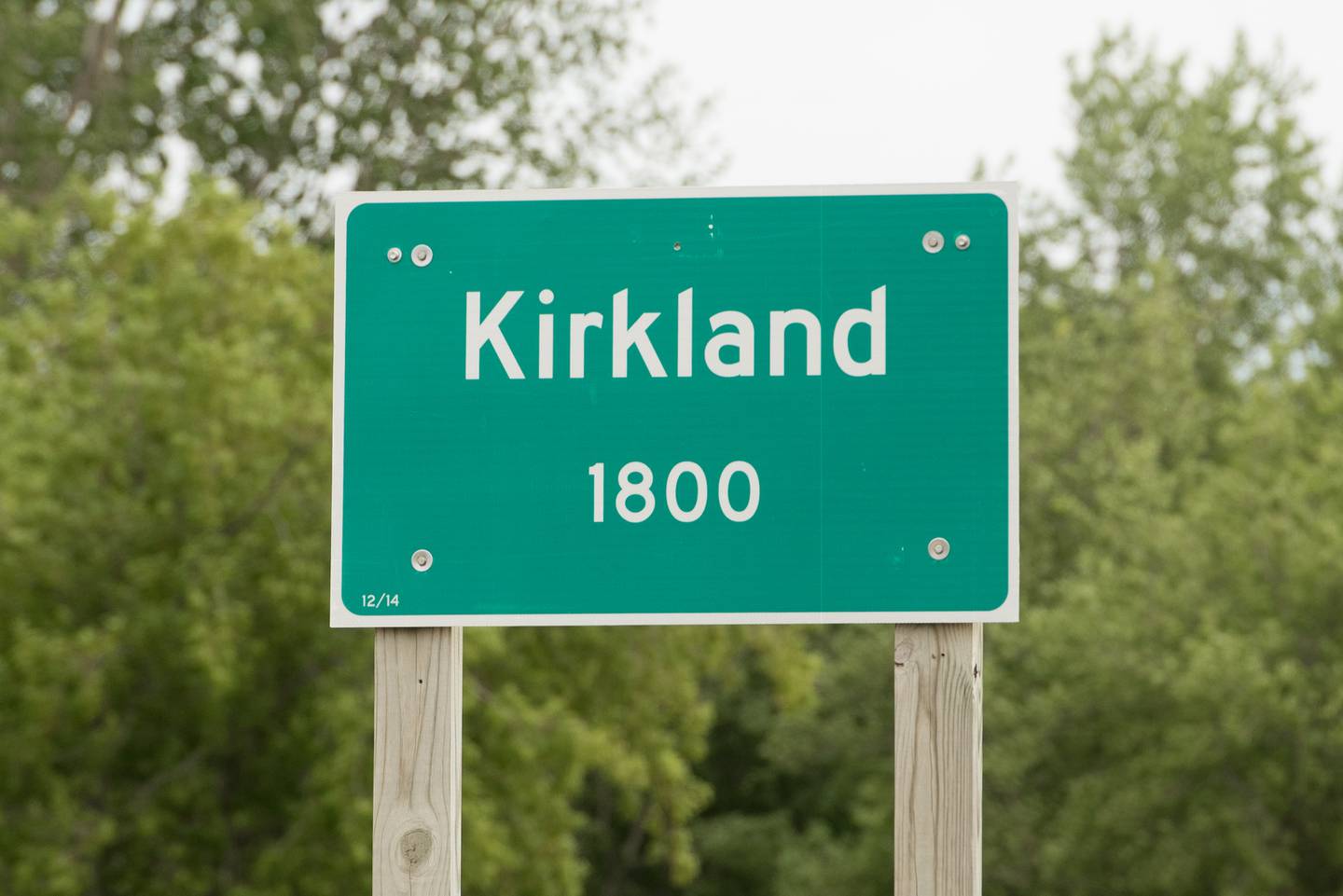 Kirkland population sign in Kirkland, IL