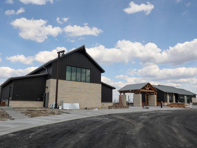 Bradley, 315 restaurateur signs lease