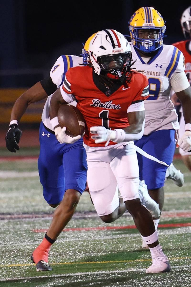 Bradley-Bourbonnais' Ky'ren Edmon runs the ball during a home game against Crete-Monee Friday, Sept. 5, 2025.