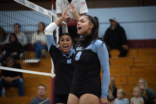 Kankakee volleyball stays in the thick of Southland hunt with sweep of Bloom