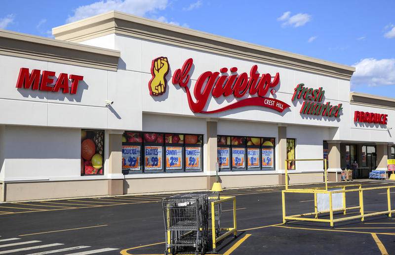 El Guero has this supermarket in Crest Hill and is still making plans for a Jackson Street store in Joliet.