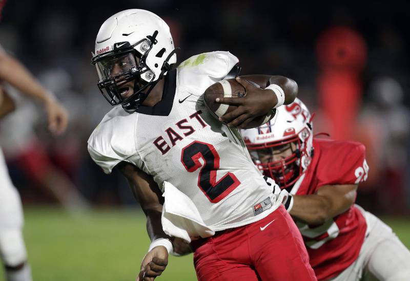 Brian Hill/bhill@dailyherald.com
Glenbard East Dillon Williams (2) tries to slip past South Elgin's Isaiah C. Alejandre (29) Friday September 2, 2022 in South Elgin.