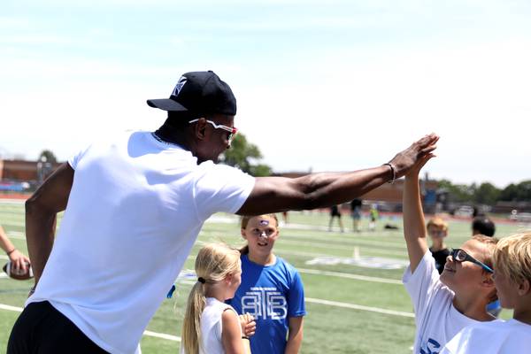 Home turf: New York Giants safety Tyler Nubin returns to St. Charles to teach kids about football
