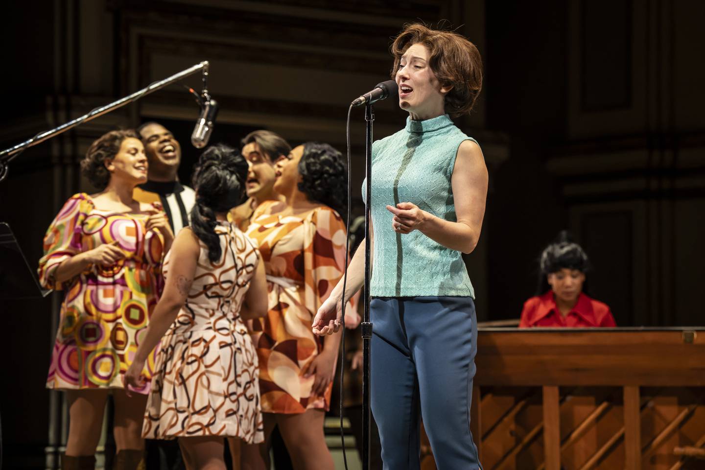 Tiffany Topol plays Carole King in Beautiful: The Carole King Musical, Paramount Theatre’s 12th Broadway Series finale. Credit: Liz Lauren