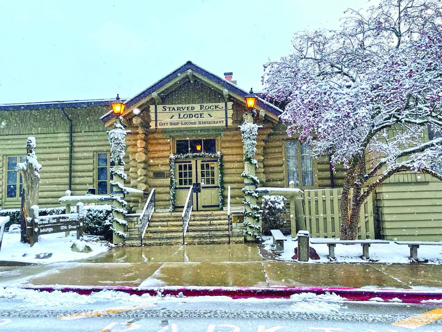 Starved Rock Lodge in Oglesby, Ill. has plenty of holiday activities for the entire family.