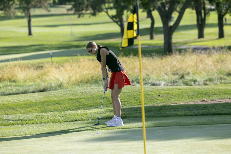 Orion’s Evelyn Wilbur putts on #1 at Emerald Hill Wednesday, Sept. 24, 2025.