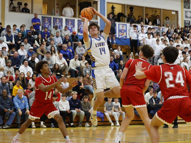 Sophomore Grant Smith stars again as unbeaten Lyons holds off Hinsdale Central