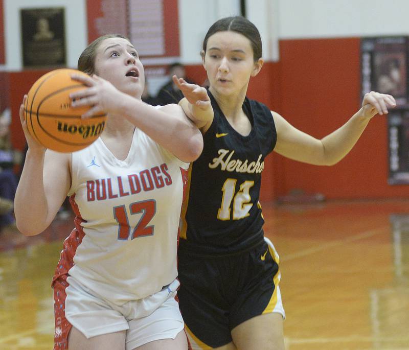 Herschers Laney Mahler tries to block this shot of Streator’s Leah Krohe in the 1st period Thursday at Streator.