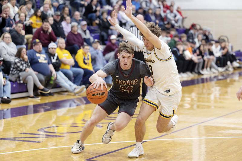 Morris’ Ashton Yard handles the ball against Sterling’s Kyle Billings Wednesday, Feb. 22, 2023 in the 3A sectional semifinal game.