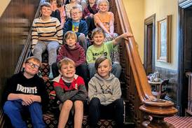 Grand Ridge 2nd, 3rd graders visit Reddick Mansion in Ottawa