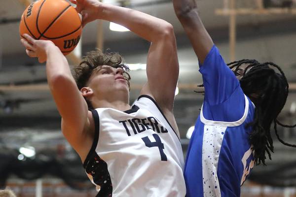 Bud Shanahan sparks Crystal Lake Central in win over Woodstock