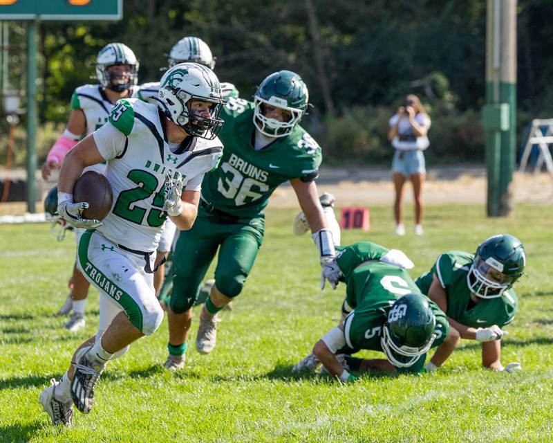 Ayden Collom (25) of Dwight runs ball on Saturday, Oct. 4, 2025 at Captain Thomas J. Heitmann field in Peru.