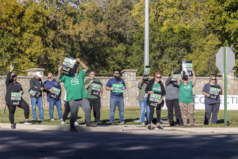 AFSCME union workers demonstrate outside of the Dixon Correctional Center Thursday, Oct. 17, 2024. Joining more than two dozen other state prisons, workers are demanding safer conditions.