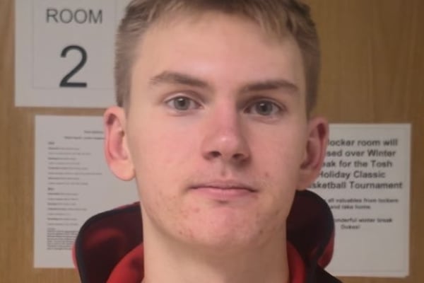 Danny Snyder stands out as Glenbard East falls to St. Ignatius in Jack Tosh Holiday Classic semifinals