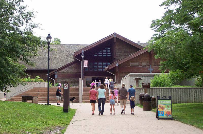 The visitors center at Starved Rock State Park.