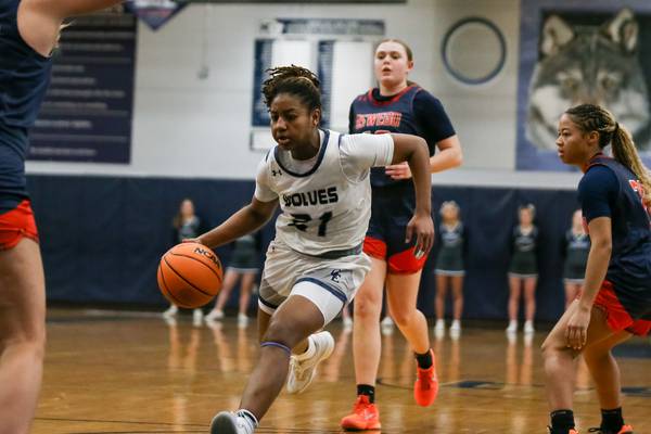 Desiree Merritt’s huge 17-point second quarter sends Oswego East past Oswego