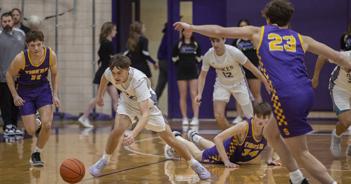 Boys basketball Harrington, Dukes celebrate regularseason finale