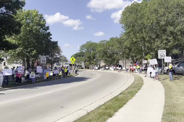 Video: Hundreds protest in Sterling on Labor Day