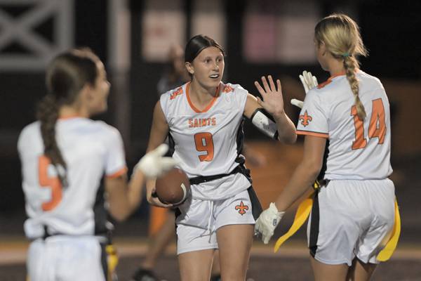 Ari Bigda, Addie Schilb pace St. Charles East’s two-way effort in win over Wheaton-Warrenville South 