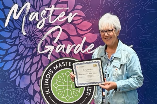 Marshall County Master Gardener receives gardening award