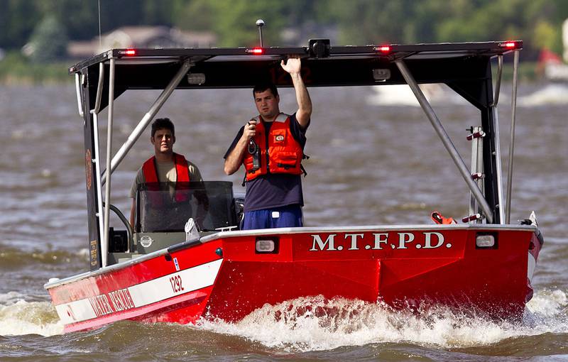 An McHenry Township Fire Protection District crew patrol the area of the Pistakee 
Lake where a 49-year-old man was pulled after he was submerged in Lake in 
Johnsburg for nearly 45 minutes. The man was later pronounced dead. Kyle 
Grillot - kgrillot@shawmedia.com