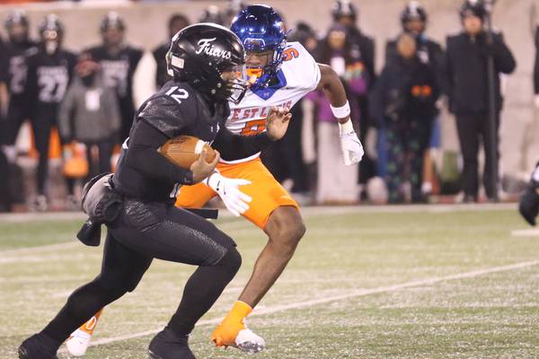 Fenwick makes the big plays it needs to knock off East St. Louis and win Class 6A title