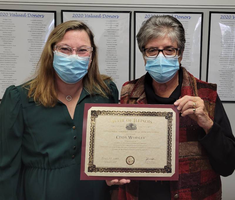 Pictured from left are Fox Valley Community Services (FVCS) Executive Director Susan Kinsey and Cindy Worsley, retired FVCS executive director with the certificate Worsley received recognizing her 30 years of service to FVCS.