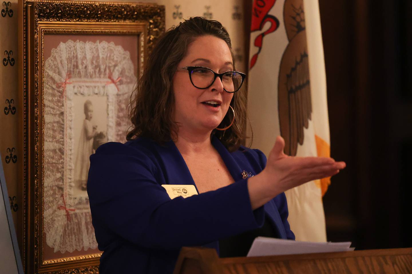 Sarah Oprzedek, CEO von United Way of Will County, spricht am Donnerstag, 23. Februar 2023, bei einer privaten Veranstaltung von United Way im Jacob Henry Mansion in Joliet.