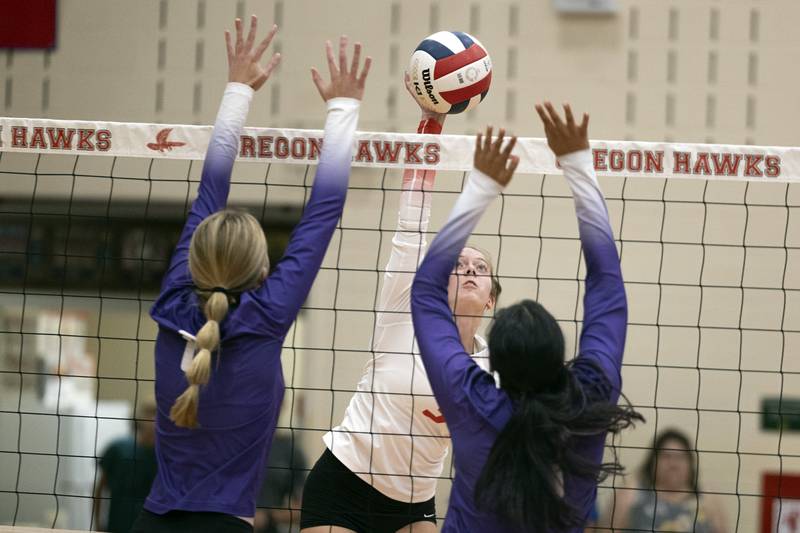 Oregon’s Lexi Ebert plays the ball over the net against Rochelle Tuesday, August 29, 2023.