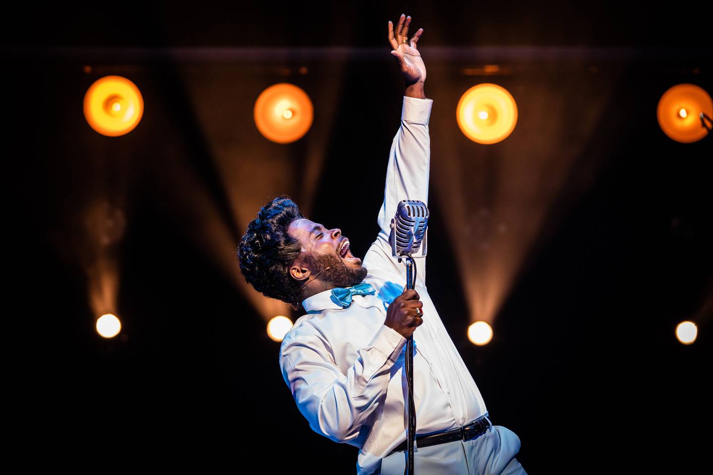 Ben Toomer is Jimmy “Thunder” Early in Dreamgirls, Paramount Theatre’s 2022-23 Broadway Series opener, playing now through October 16, 2022. For tickets and information, visit paramountaurora.com or call (630) 896-6666. Photo credit: Liz Lauren