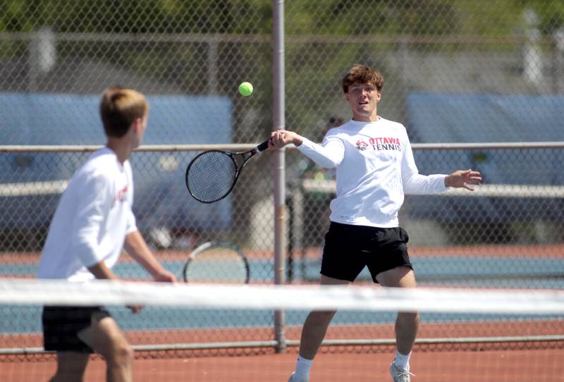 Ottawa’s Noah Gross returns the ball as doubles teammate Adam Gross (left) looks on during the Class 1A Boys State Tennis Meet at Hoffman Estates High School on Thursday, May 25, 2023.