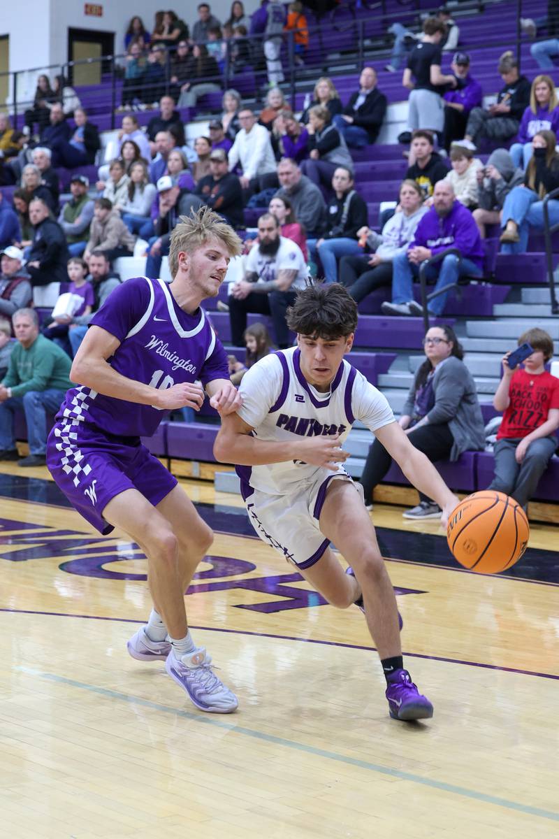 Manteno's Cade Bechard drives to the lane against Wilmington's Ryker Feil during Wilmington's 60-35 victory over Manteno on Tuesday, Feb. 17, 2026.
