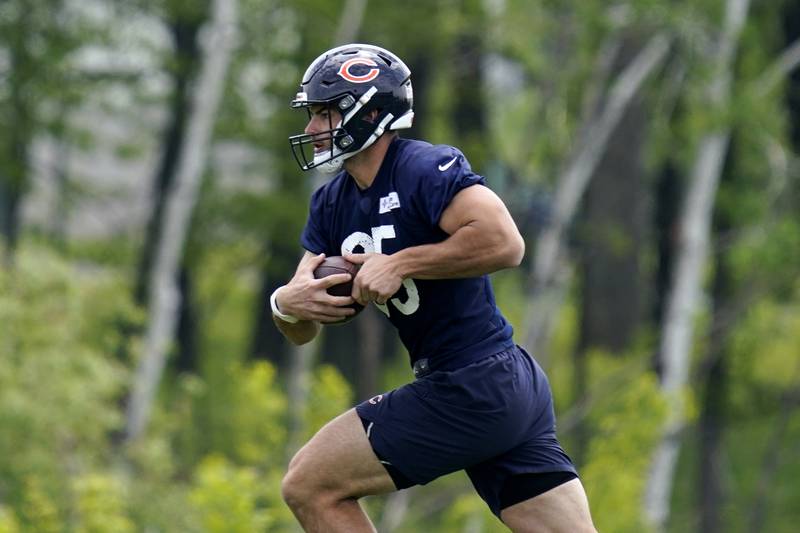 Chicago Bears tight end Cole Kmet runs with the football during an offseason practice, Tuesday, May 24, 2022, at Halas Hall in Lake Forest.