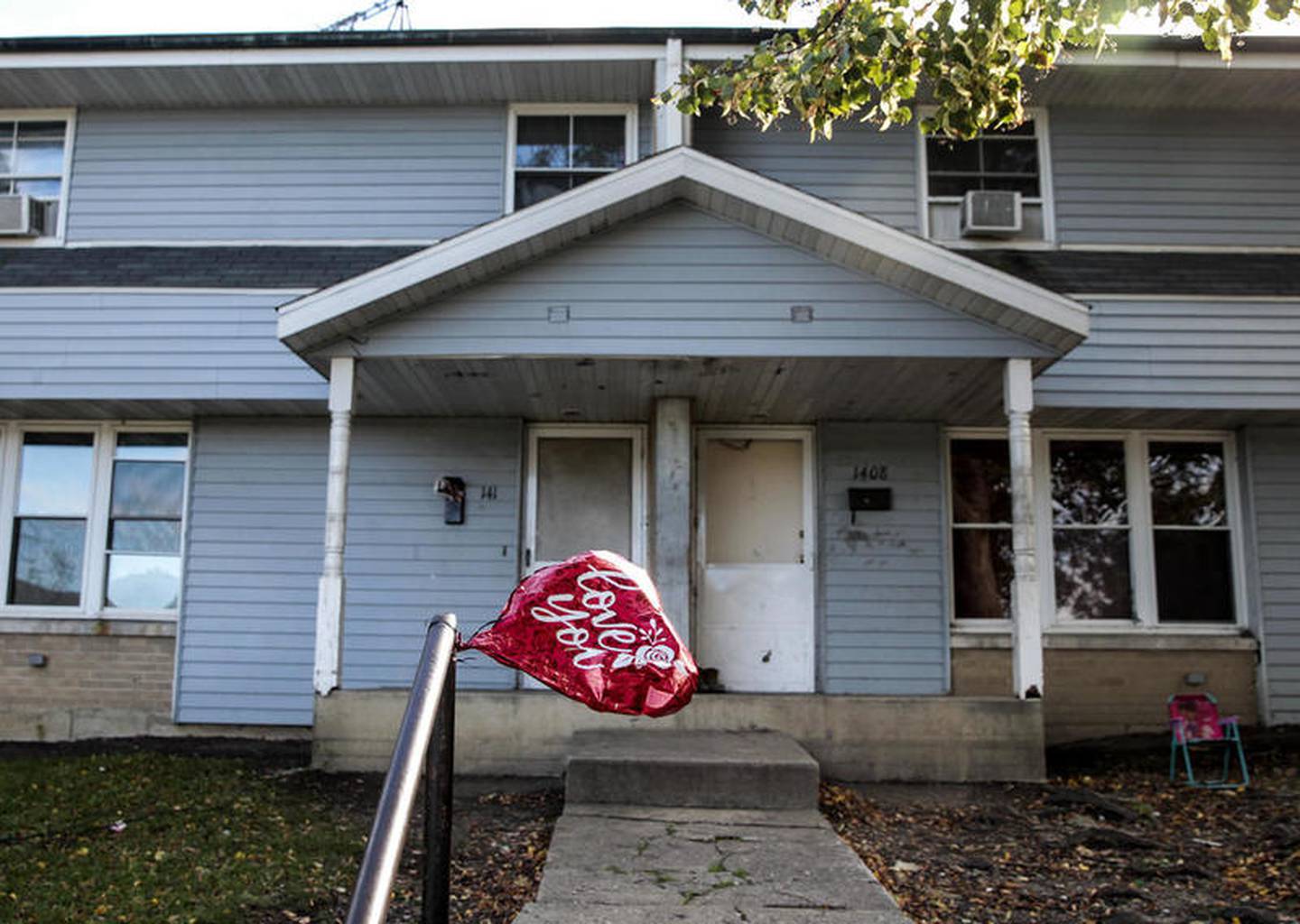 A memorial balloon hangs from a handrail Thursday, Oct. 11, 2018, in front of the former home of Marcedes Flakes at the Fairview Housing complex in Joliet, Ill. Flakes, 28, was killed Oct. 1. Their father, Christopher Beale, 30, of Joliet was charged with Flakes’ murder.