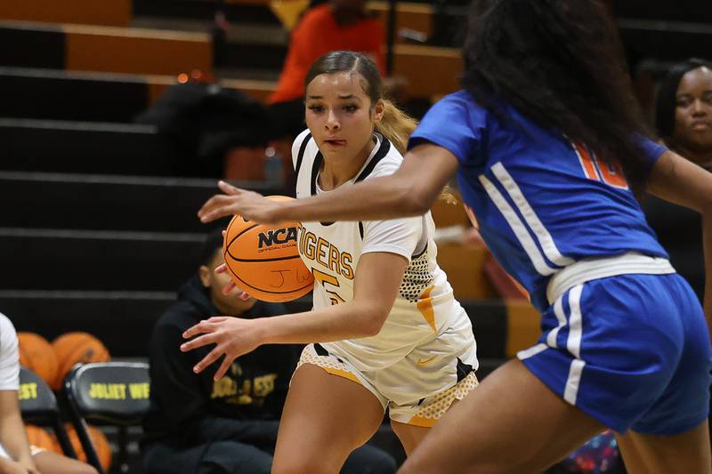 Joliet West’s Niyonna Reddington looks to make a play against Butler College Prep on Tuesday, Dec. 16, 2025 in Joliet.
