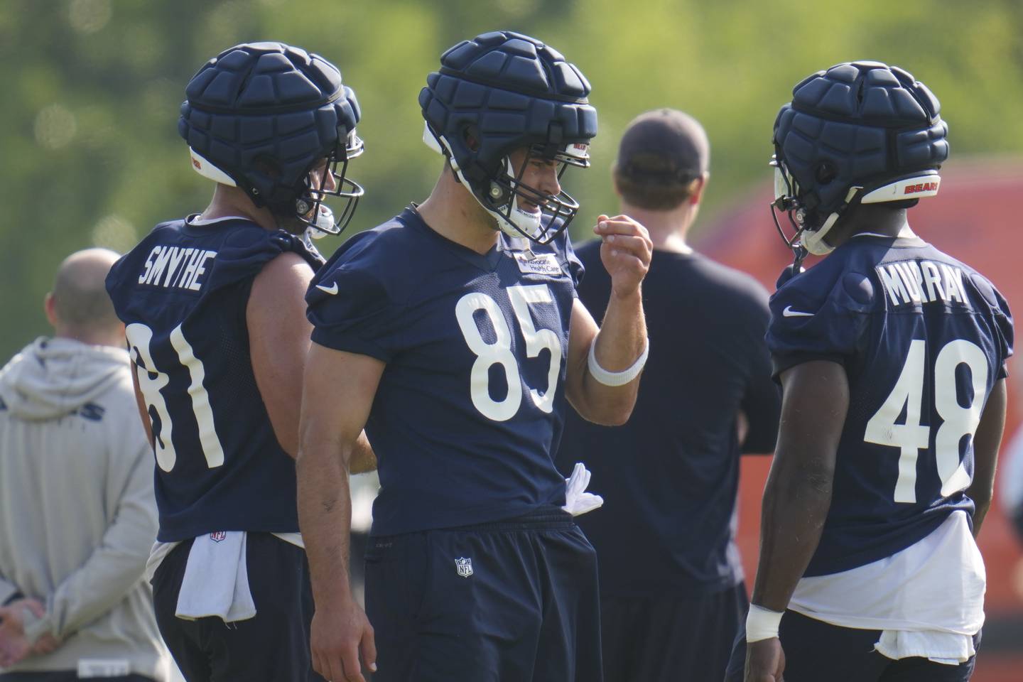 Chicago Bears tight end Cole Kmet (85) works out during practice at NFL football training camp, Wednesday, July 23, 2025, in Lake Forest, Ill. (AP Photo/Erin Hooley)