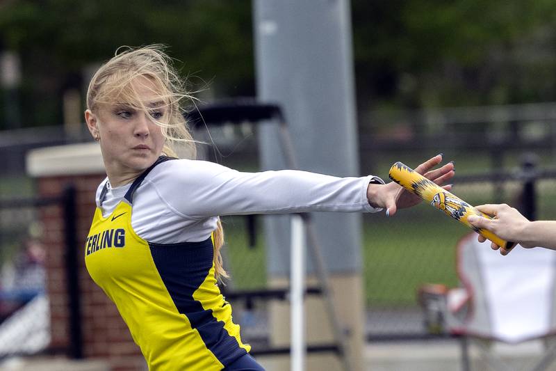 Sterling’s Laney Zuitoff reaches back for the baton in the 4x8 Friday, May 2, 2025, at the Sterling Night Relays.