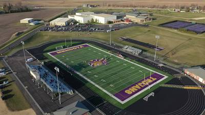 Video: Oregon vs Mendota football first few plays