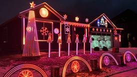 Photos: Sycamore family shows their Chicago Bears loyalty with light show