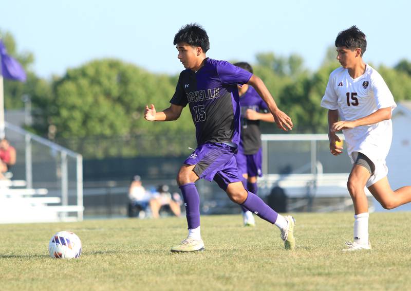 Rochelle's Heilly Zepeda dribbles ahead of a Morris player during the game on Sept. 17, 2025.