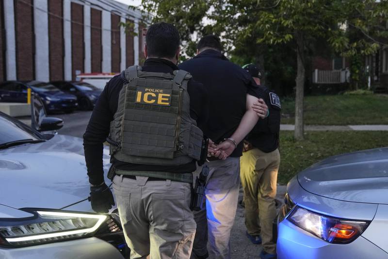 U.S. Immigration and Customs Enforcement agents make an arrest during an early morning operation in Park Ridge, Ill., Friday, Sept. 19, 2025. (AP Photo/Erin Hooley)
