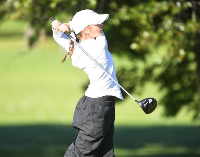 John Starks/jstarks@dailyherald.com
St. Charles East’s Olivia Vosburgh in the Class 2A Huntley Sectional girls golf tournament at Pinecrest Golf Course on Monday, October 3, 2022.