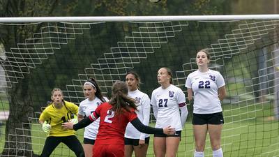 Oregon makes most of its chances to top Dixon