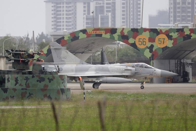 A Taiwan's Mirage 2000 fighter jet runs past an airplane fort at an airbase in Hsinchu, northern Taiwan, Tuesday, Dec. 30, 2025. (AP Photo/Chiang Ying-ying)